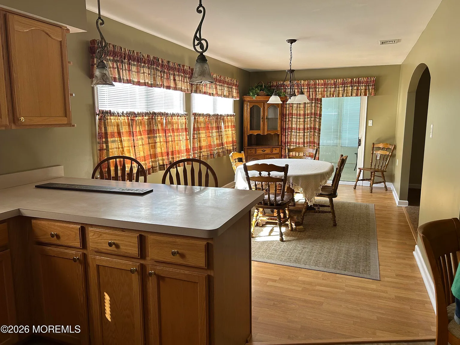 2 bed, 1370 sqft, $2,400 — Photo 3