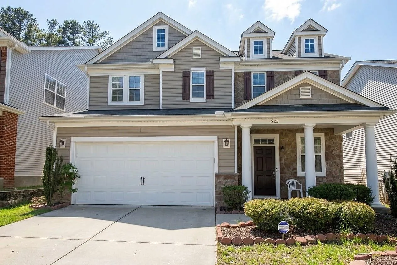 3 bed, 2.5 bath, 2329 sqft, $2,650 — Photo 1