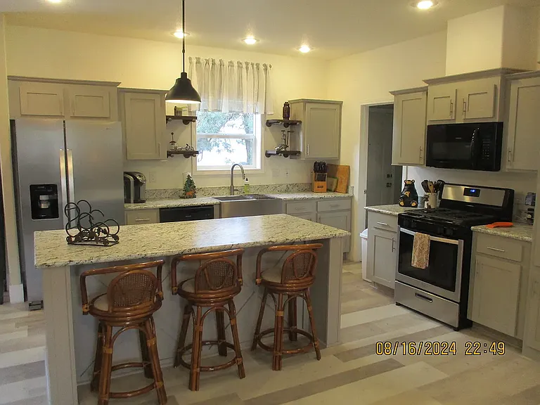 301 N 1st Ave — Photo 2
