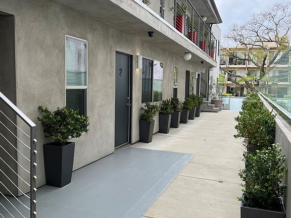 2nd image of 1416 N Poinsettia Pl #3