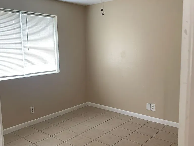 217 Hunters Ln — Photo 5