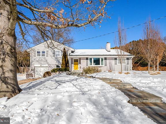 2nd image of 8304 Lilac Ln