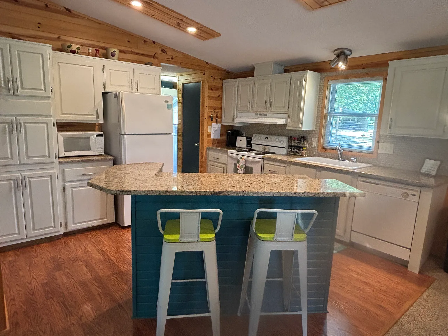 3 bed, 1404 sqft, $2,600 — Photo 4