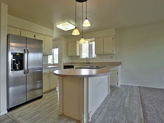 3rd image of 559 Bentwood St