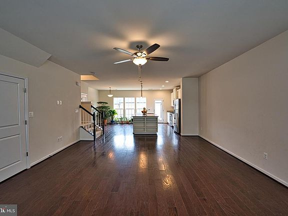 4th image of 929 Basswood Dr