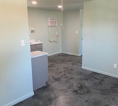 4th image of 501 West St