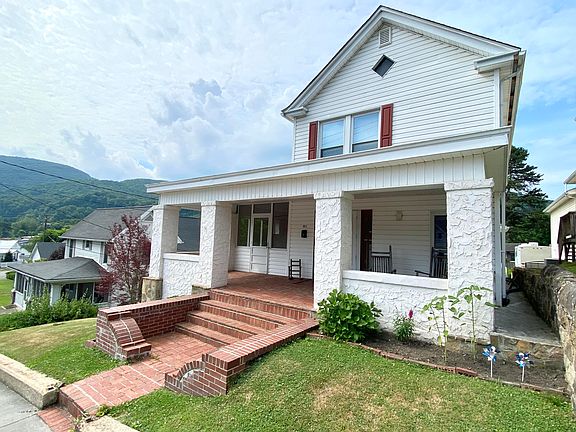 2nd image of 1011 Spruce Ave NW
