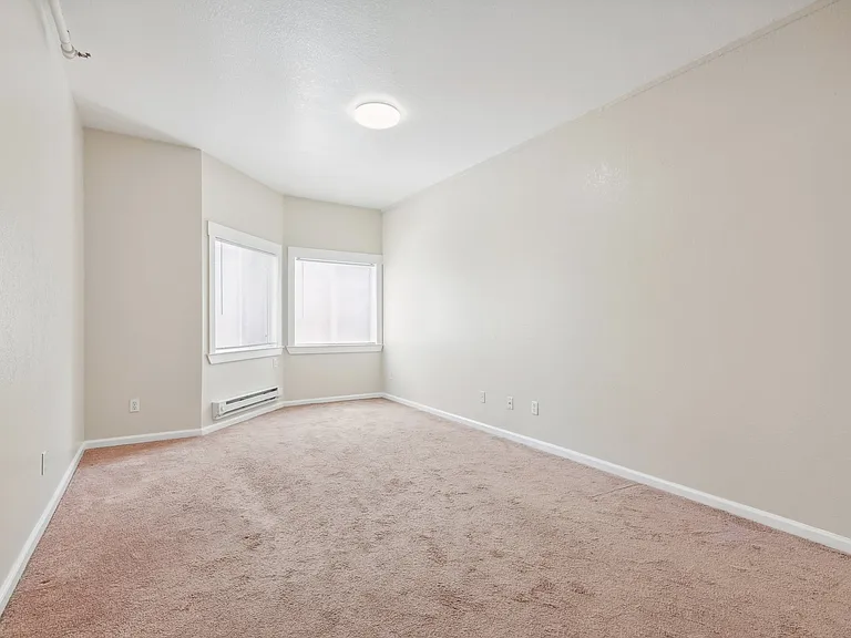 2070 University Avenue — Photo 21