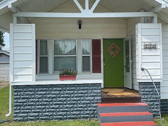 2nd image of 730 W Florence Ave