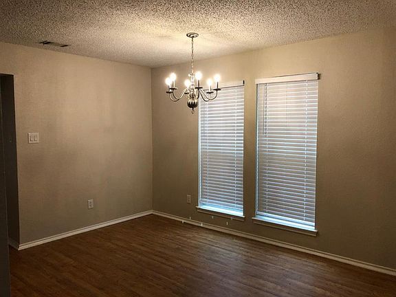 3rd image of 2832 Shady Brook Dr