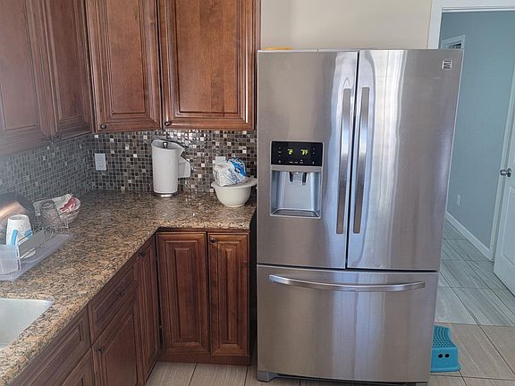 3rd image of 11063 Chivers Ave