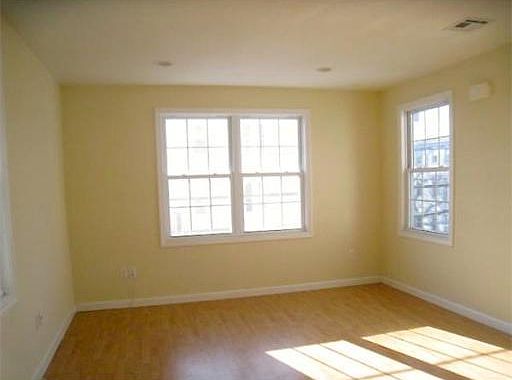4th image of 351 Manton Ave #2