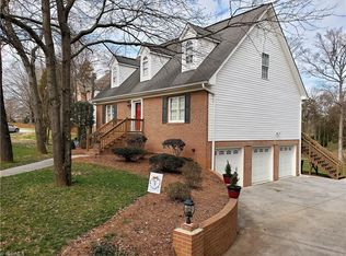 6900 Bridgewood Rd, Clemmons, NC 27012