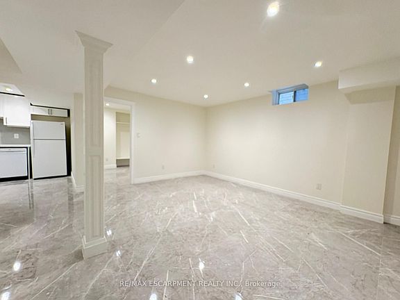 4th image of 25 Emmitt Rd #Basement