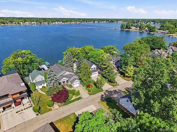 4th image of 12224 Mantawauka Dr