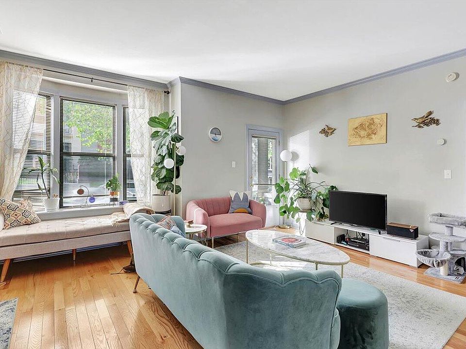 1st image of 324 Lindsay St #106