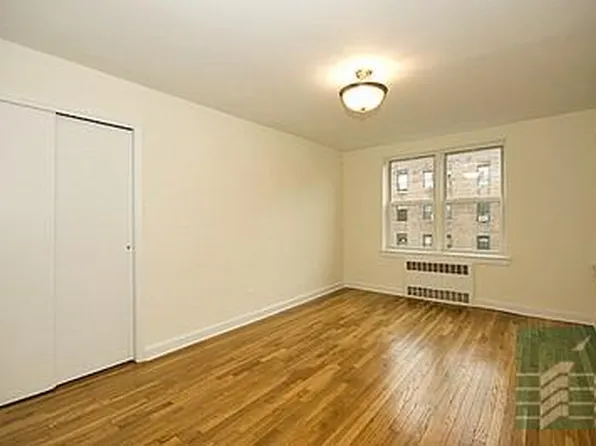 67-11 Yellowstone Boulevard image 1 of 7