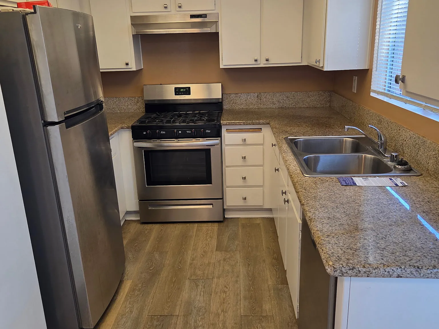 2 bed, 1.5 bath, 1200 sqft, $2,600 — Photo 2