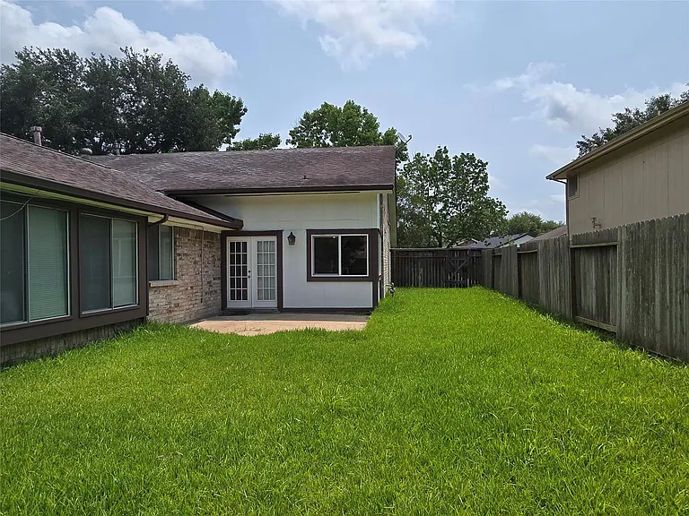 3434 Streamside Ln — Photo 4