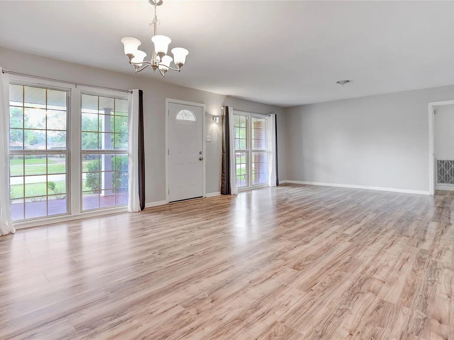 3 bed, 2.0 bath, 1741 sqft, $2,000 — Photo 4