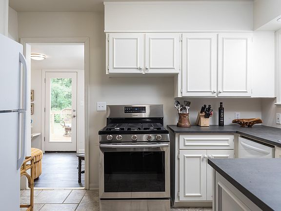 5th image of 2706 Espenlaub Ln