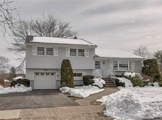 8 Swan Ter, Wayne, NJ 07470