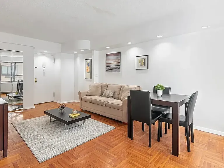 210 E 47th St #10B — Photo 6