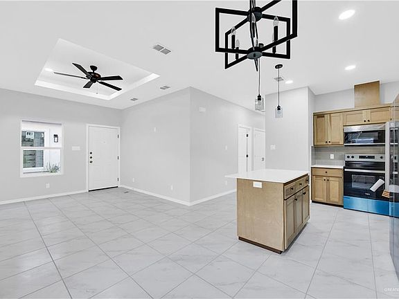 5th image of 2305 S Hillside Ave #3
