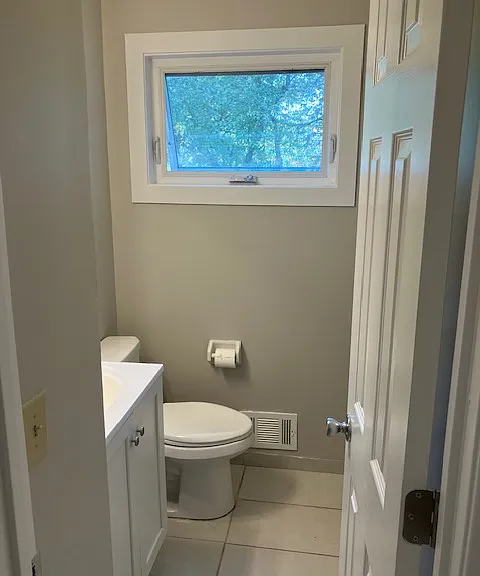 1077 Thorndale Ave — Photo 22