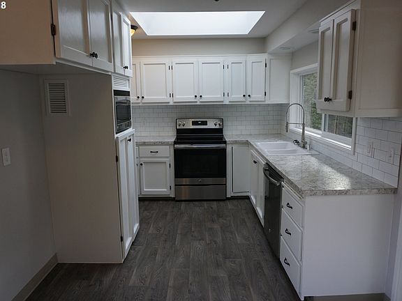 4th image of 3403 E 12th St