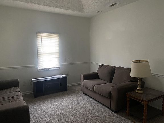 4th image of 558 Cleveland St