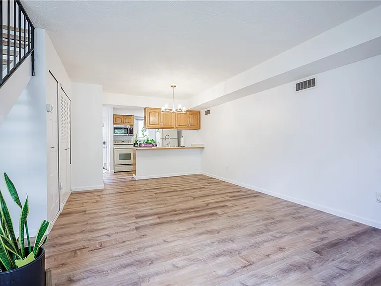678 Eastbrooke Ln — Photo 11