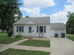 726 N Cedar St, Luverne, MN 56156