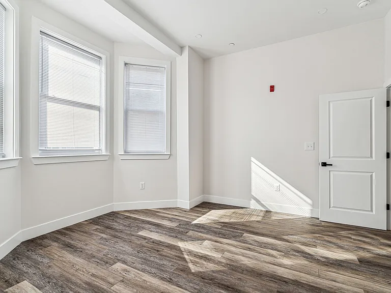 5601 Lansdowne Ave #2 — Photo 14