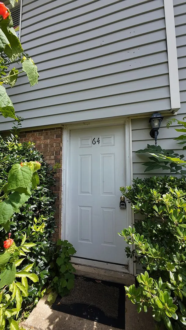 1/1.5 Townhome in Springhill Place — Photo 1