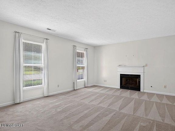 4th image of 15 Trace Ln
