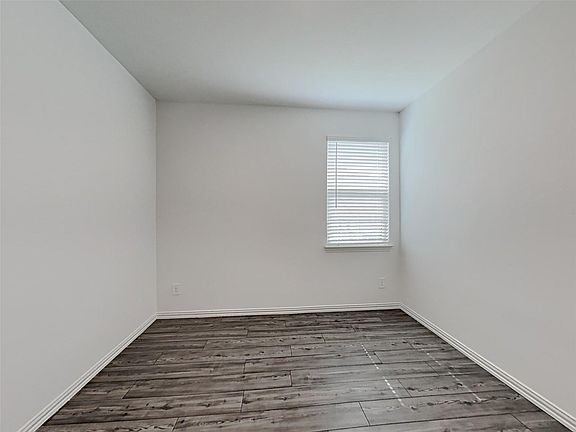 5th image of 629 Fitzroy Ln