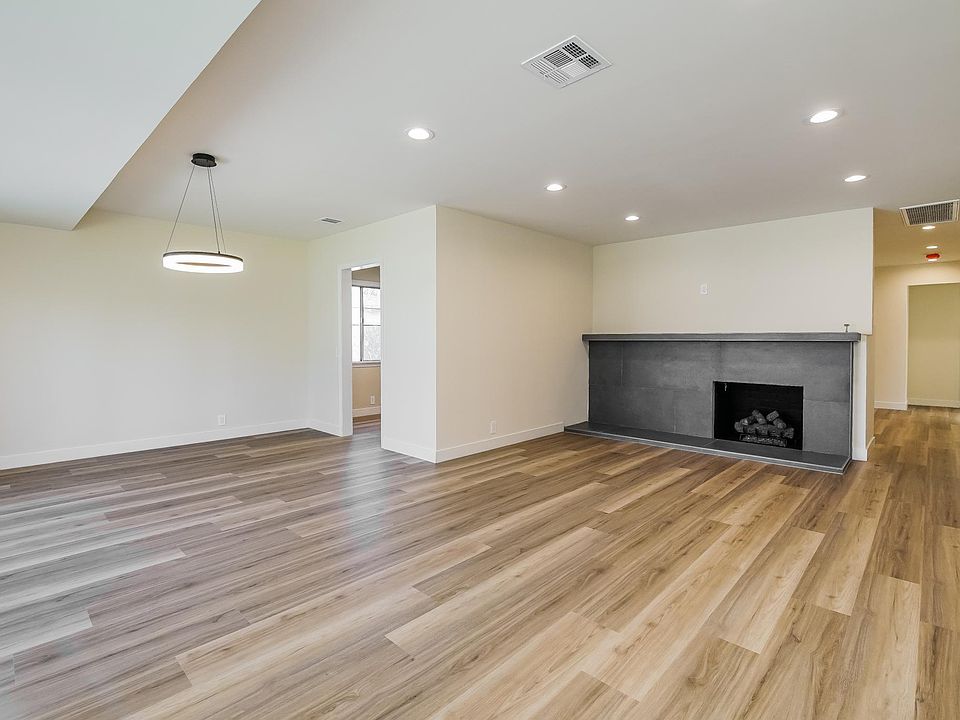 1st image of 15826 Valerio St