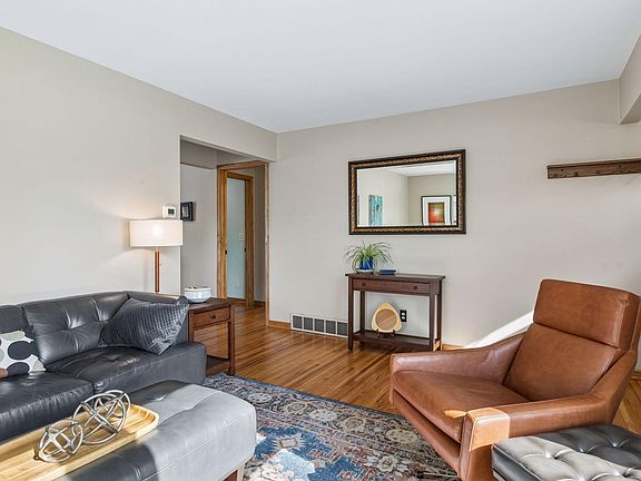 5th image of 1031 Bowdoin St