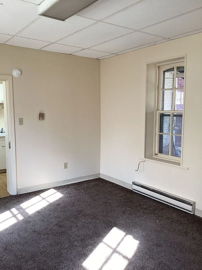 212 E King St — Photo 3