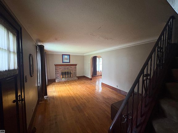 5th image of 6032 Fox St