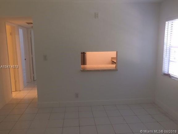 4th image of 317 SE 11th Ave APT A