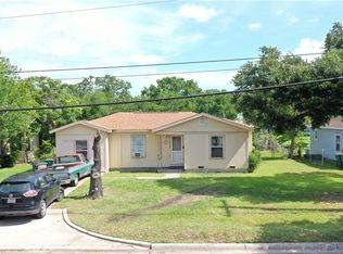 1904 E Red River St, Victoria, TX 77901
