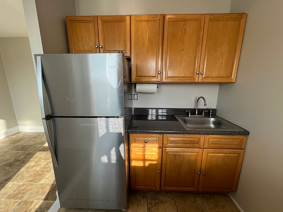Kitchen Sink/Fridge