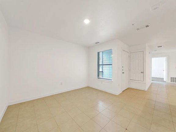 3rd image of 903 Canterbury #1106