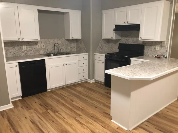 31 Holly Ln, Texarkana, TX 75503