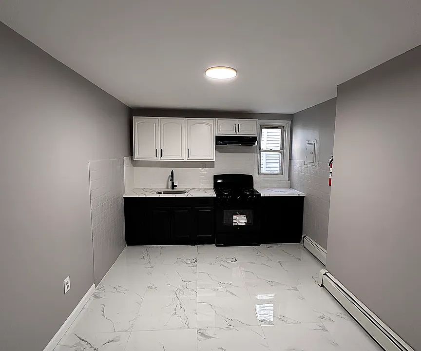 1st image of 581 Broadway Ave #1R