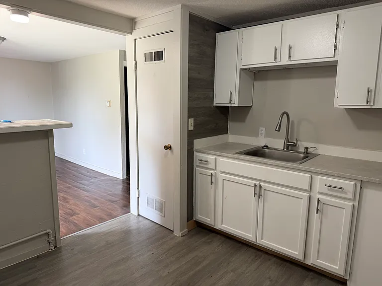 3160 Lakeside Rd NE — Photo 5
