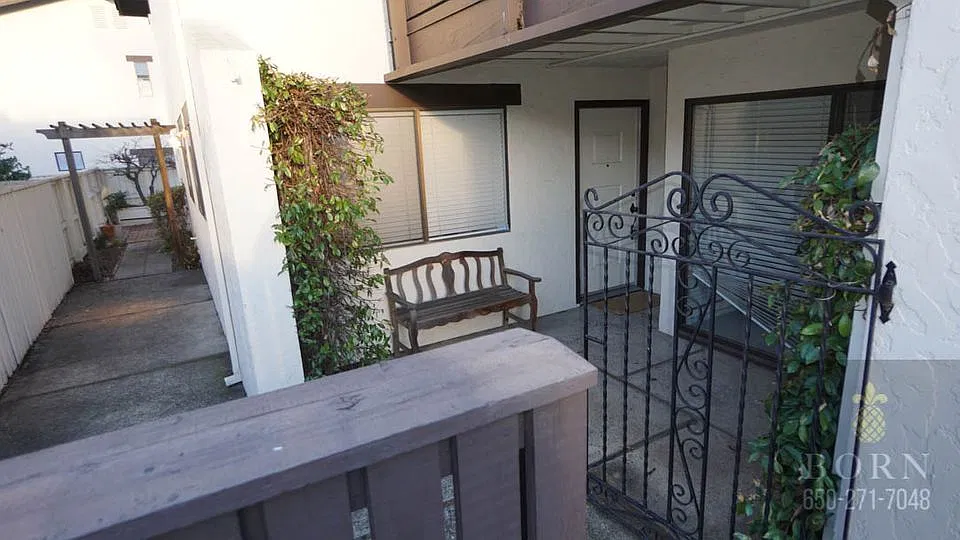 2452 Sharon Oaks Drive, Menlo Park - 1 — Photo 2
