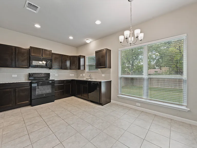 2217 Petersburg Ln — Photo 6